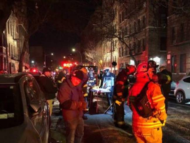 Los bomberos sacaron a mi cuñado muerto del edificio: sobreviviente incendio en Nueva York