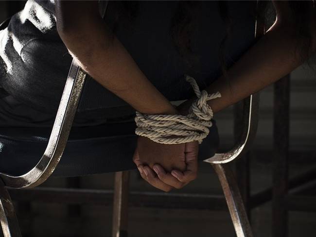 Imagen de referencia de una persona secuestrada. Foto: Getty Images / Manop Boonpeng / EyeEm