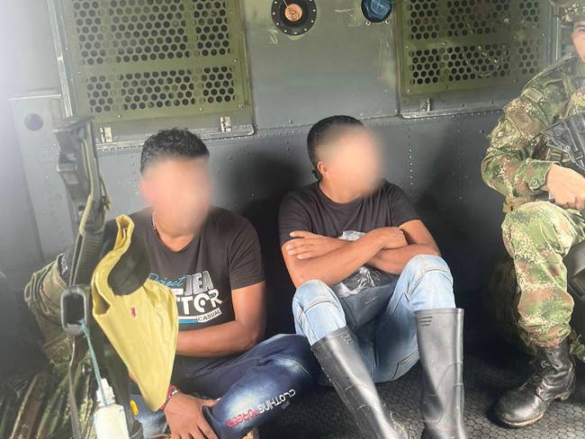 Capturan a dos hombres que habrían participado en ataque que dejó 5 soldados muertos. Foto: Ejército Nacional. 