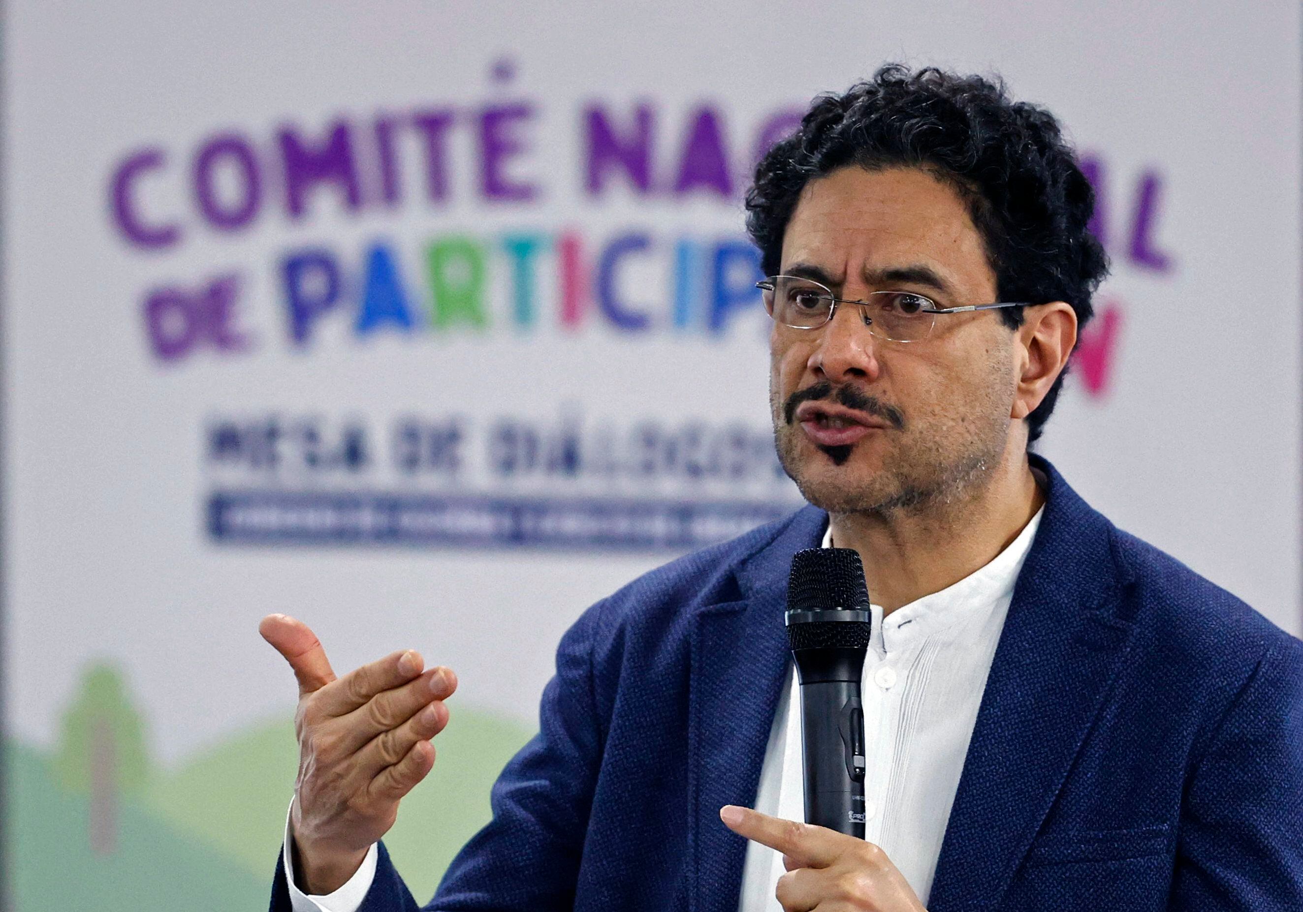 Hay leve crecimiento del ELN en hombres, pero un grave problema territorial: Iván Cepeda