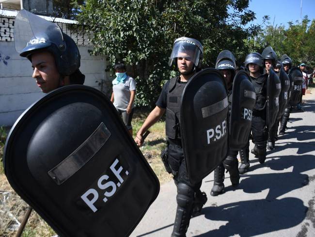 Policia federal en Rosario, Argentina (Photo by STRINGER / AFP) (Photo by STRINGER/AFP via Getty Images)