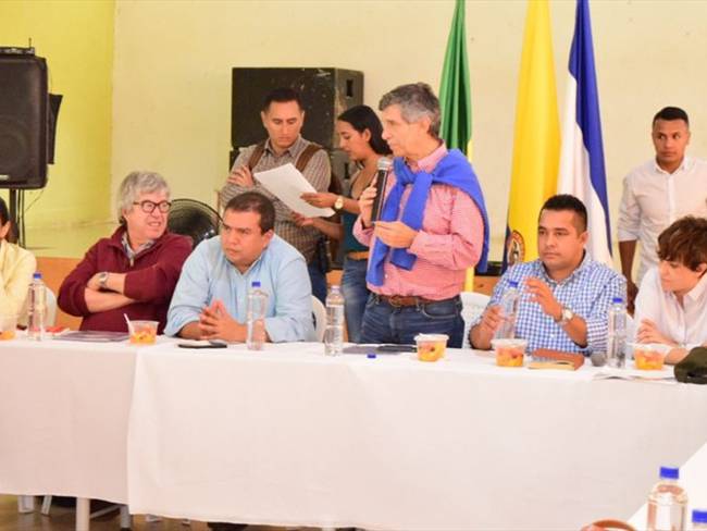 En un encuentro liderado por Rafael Pardo se acordó que el proceso de sustitución de cultivos de uso ilícito será “dinamizado”. Foto: Gobernación del Cauca