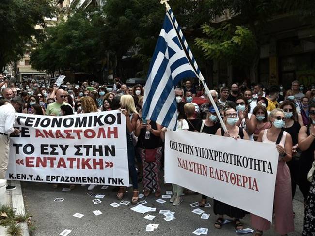 Miles de personas participaron en varias manifestaciones en Atenas, Salónica y otras ciudades del país.. Foto: AKIS MITROLIDIS / AFP a través de Getty Images