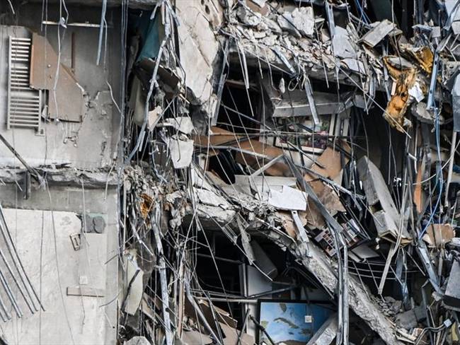 Continúa el rescate de personas que están bajo los escombros del edificio de Miami