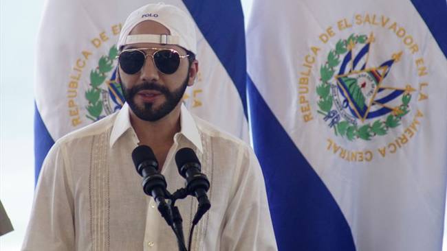 Señalan a Bukele de romper compromiso de no perseguir críticos en El Salvador. Foto: Getty Images