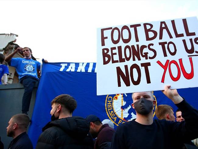 Protestas de hinchas del Chelsea ante creación de Superliga europea. Foto: Chloe Knott - Danehouse/Getty Images