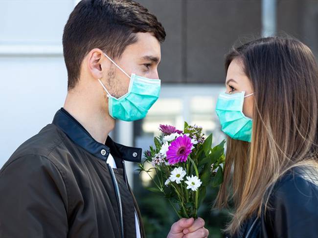 ¿Usted cómo ha vivido el amor en tiempos de pandemia?. Foto: Getty Images / D-KEINE