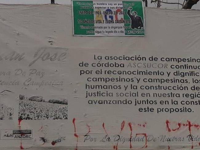 Tensión en varios municipios de Córdoba tras grafitis alusivos a las AGC. Foto: tomada de Twitter @JoseOrtegaRuiz.