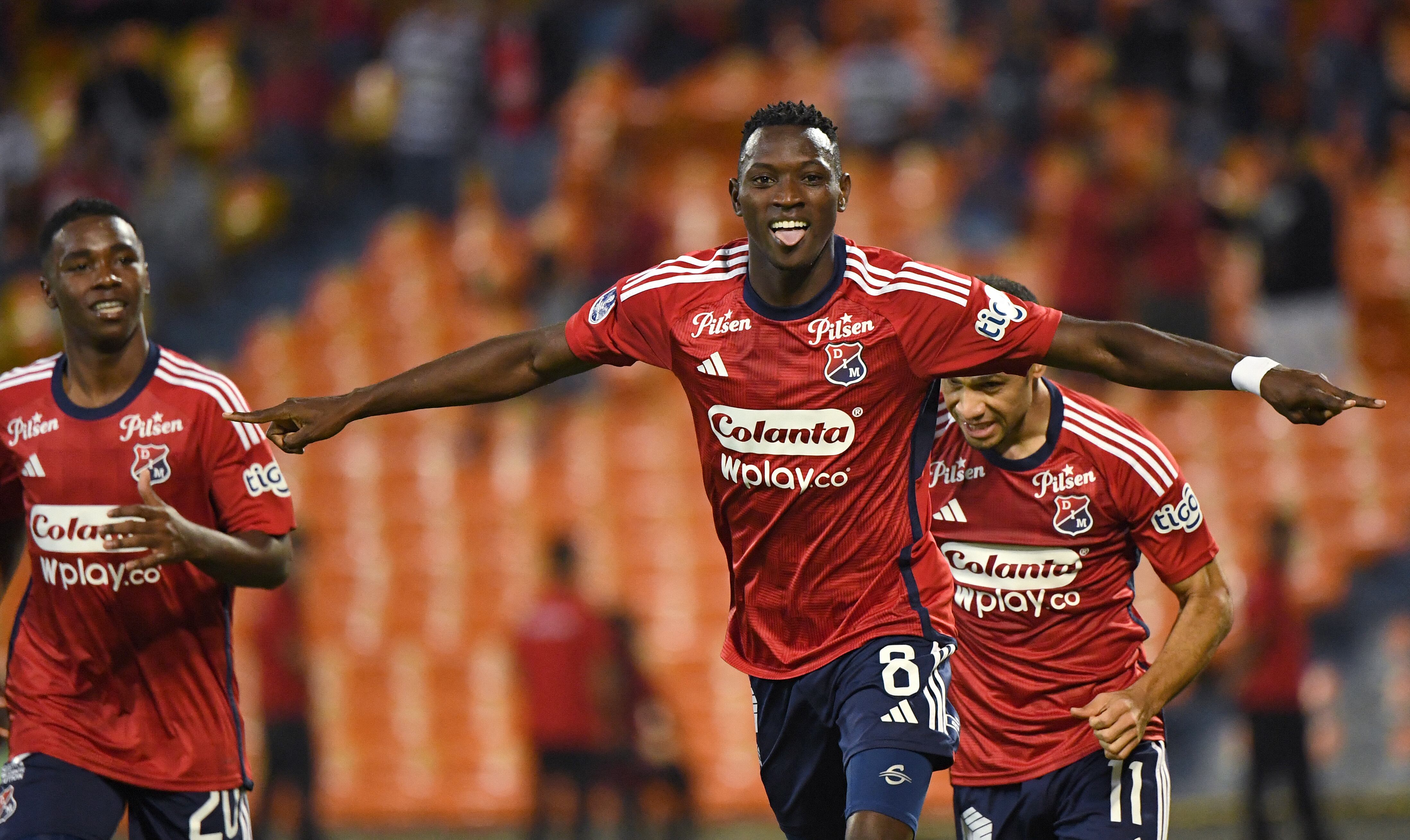 Mender García festeja su gol ante César Vallejo en Copa Sudamericana. (Photo by JAIME SALDARRIAGA/AFP via Getty Images)
