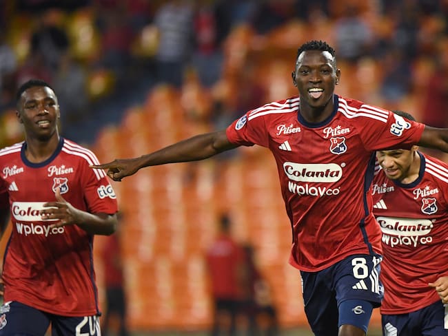 Mender García festeja su gol ante César Vallejo en Copa Sudamericana. (Photo by JAIME SALDARRIAGA/AFP via Getty Images)