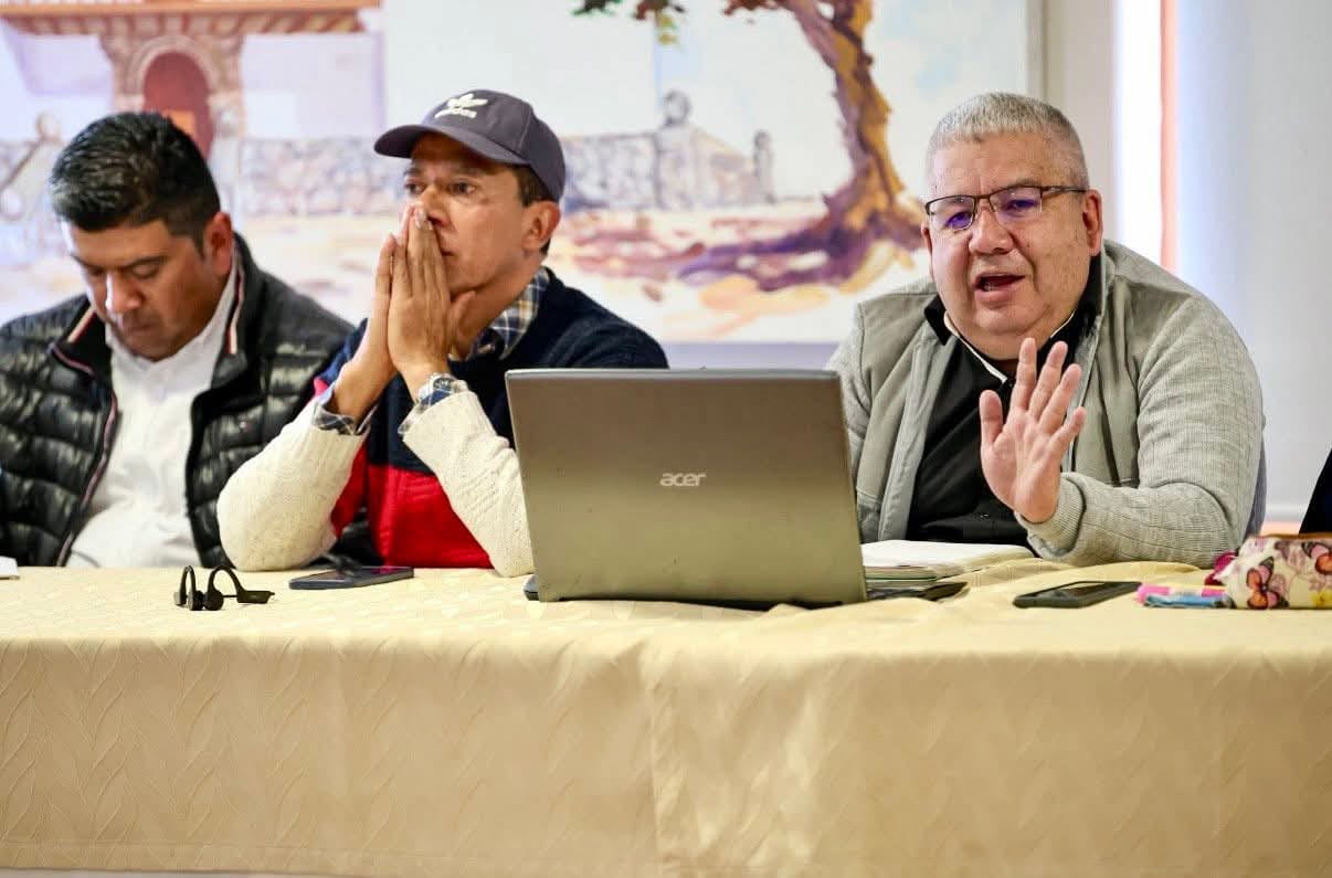 Pedro Antonio Rojas, presidente de Sintraelecol Paipa, señala que de no haber un acuerdo ente miércoles realizarán el paro indefinido el 8 de julio / Foto: Suministrada.