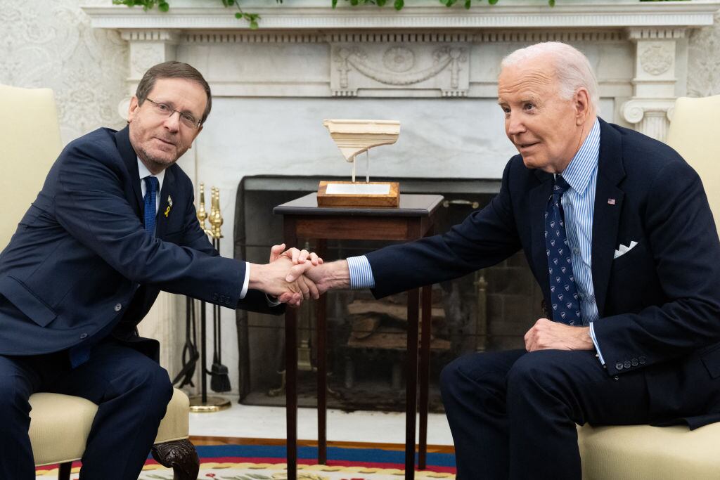 Joe Biden e Isaac Herzog. I Foto: SAUL LOEB/AFP via Getty Images.