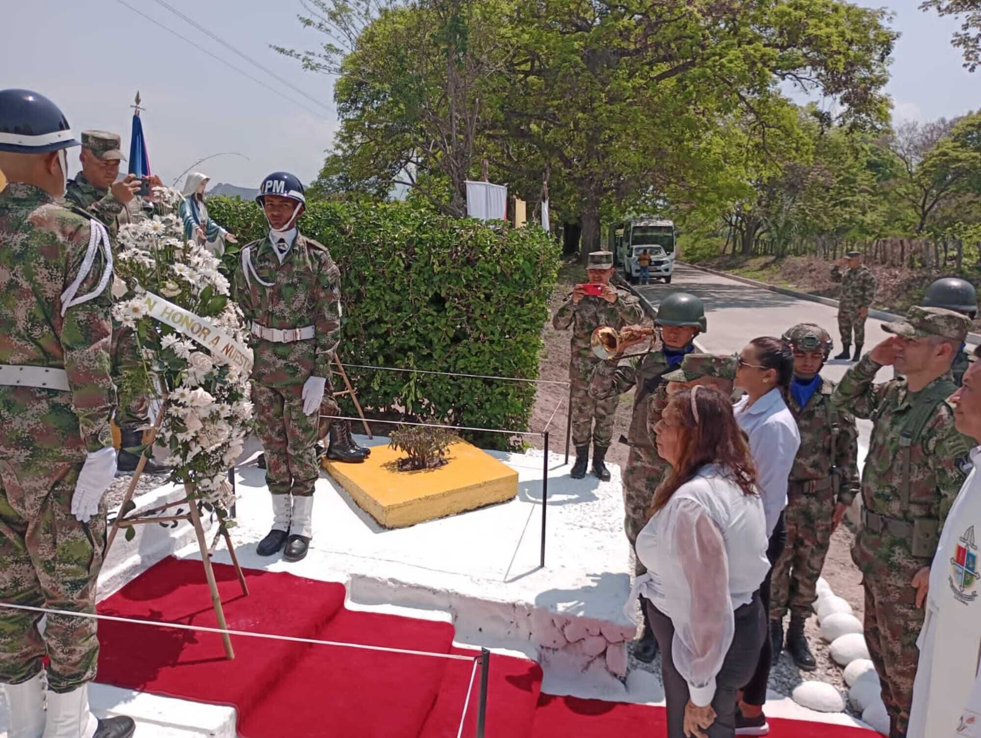 Homenaje a los militares/ Jose Polo