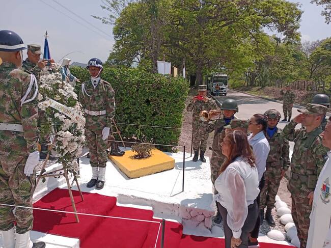 Homenaje a los militares/ Jose Polo