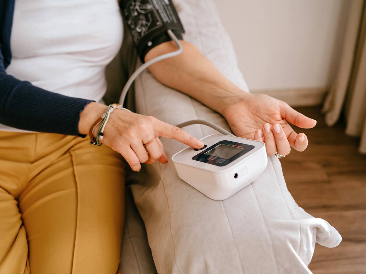 Los niveles de presión arterial que podrían indicarle que está sufriendo de hipertensión