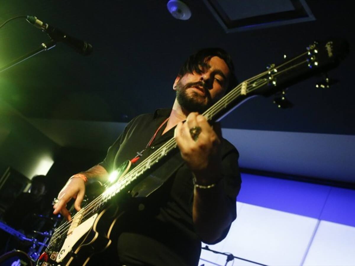 Con "Mientras me dañas", Revólver Plateado despide el 2017