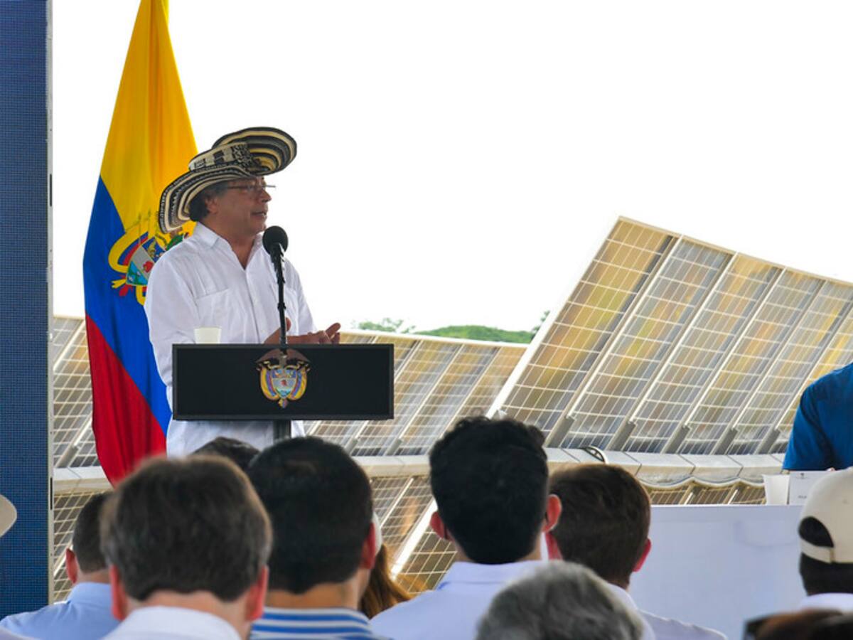 Presidente Petro advierte que algunas generadoras de energía terminan en manos políticas