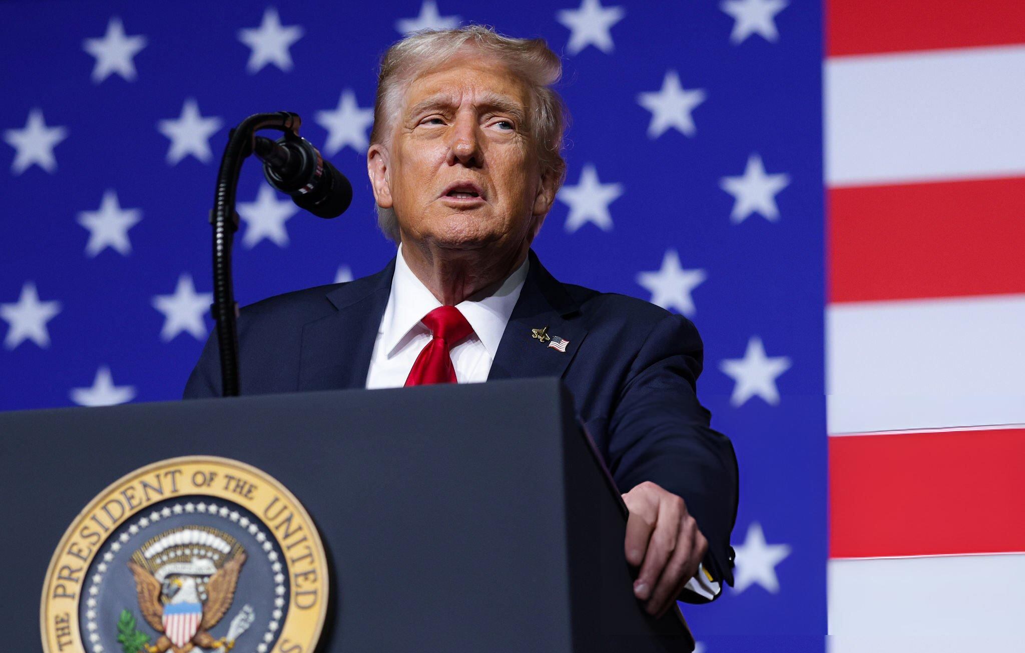 El presidente de EE. UU., Donald Trump, se dirige a altos mandos militares en la Base del Cuerpo de Marines de Quantico el 30 de septiembre de 2025 en Quantico, Virginia. FOTO: Alex Wong/Getty Images