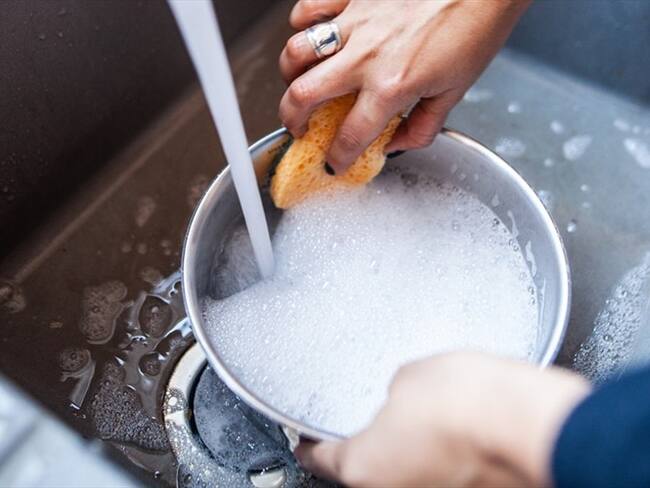 Ojo a los beneficios del lavaplatos. Foto: Getty Images