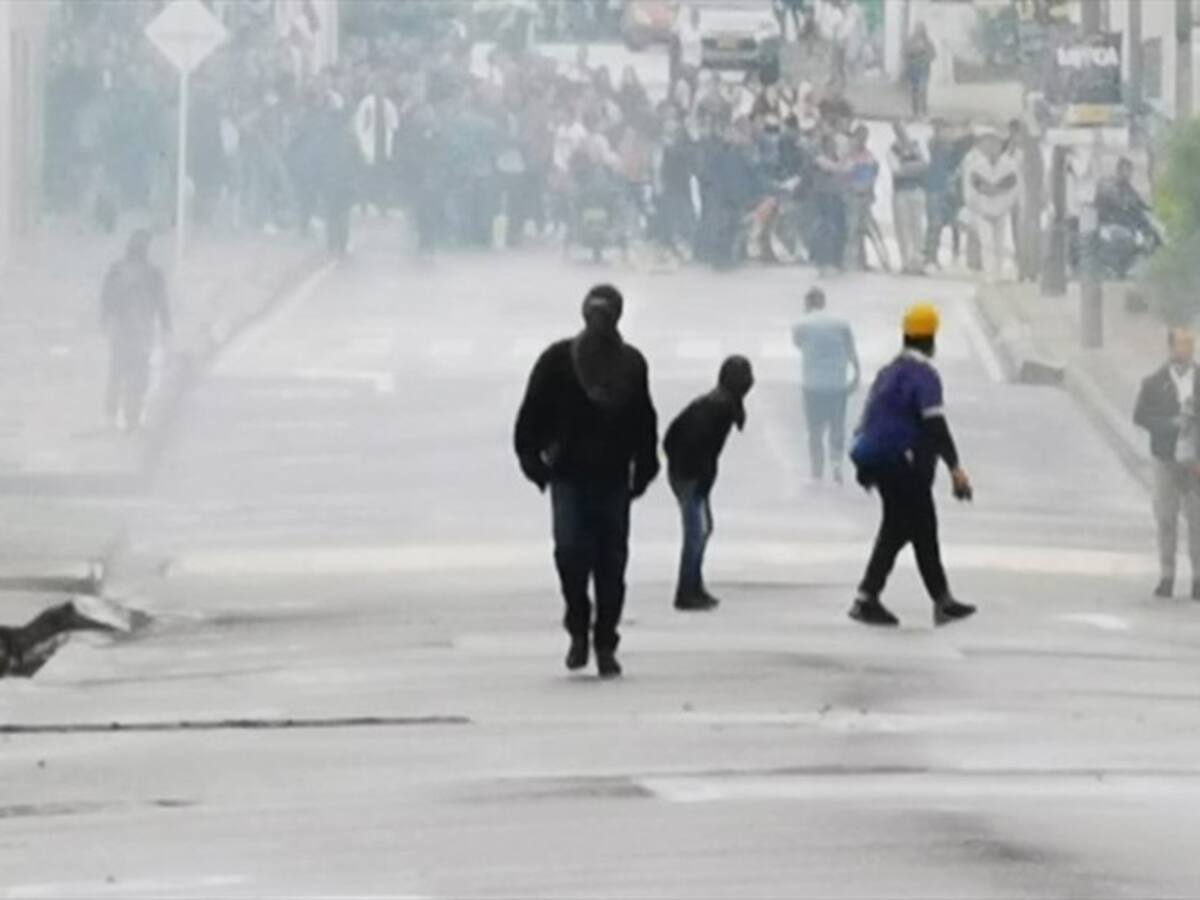 Encapuchados alteran el orden público en la Universidad del Cauca en Popayán