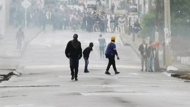 Encapuchados alteran el orden público en la Universidad del Cauca en Popayán . Foto: Cortesía José Marulanda
