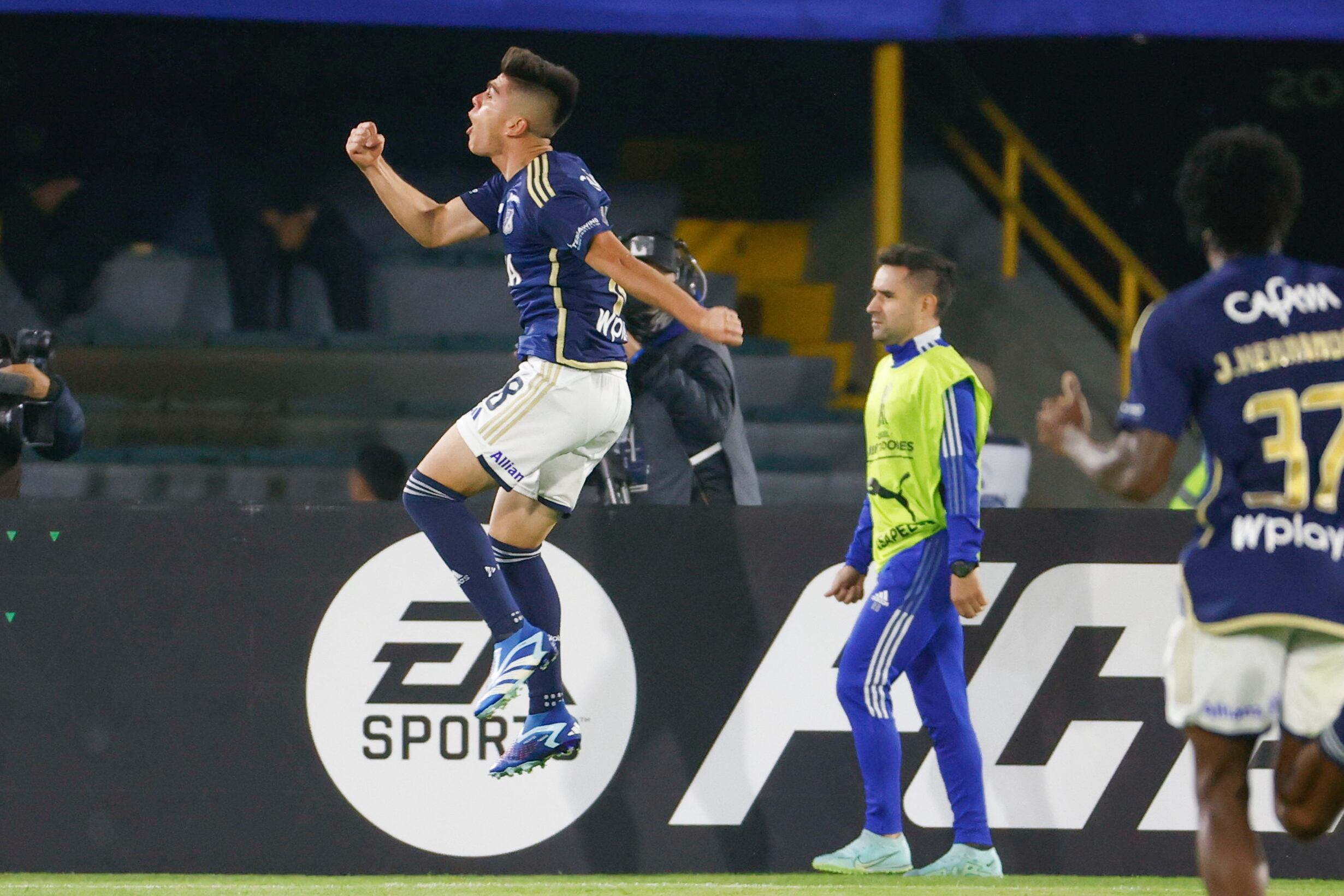 Daniel Ruiz, celebra un gol en un partido de la fase de grupos de la Copa Libertadores de Millonarios y Flamengo. Foto: EFE/ Mauricio Dueñas Castañeda