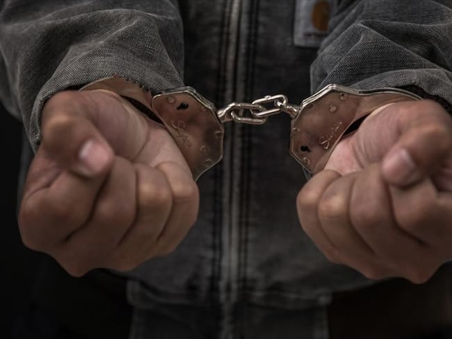 ‘Yeison’ asumió como cabecilla del componente armado y segundo en la estructura del ‘Los Caparros’ después de la entrega voluntaria por parte de ‘Evangélico’. Foto: Getty Images / BOONCHAI WEDMAKAWAND