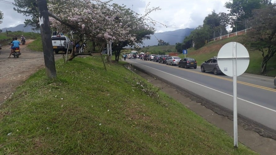 Tras los enfrentamientos, se reportó que uno de los estudiantes universitarios fue detenido. Foto: Cortesía Ezequiel Henao