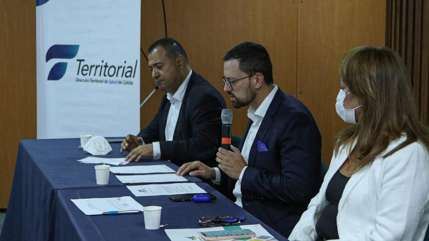 Reunión con autoridades de Salud de Caldas y la Supersalud. Crédito: Gobernación de Caldas.