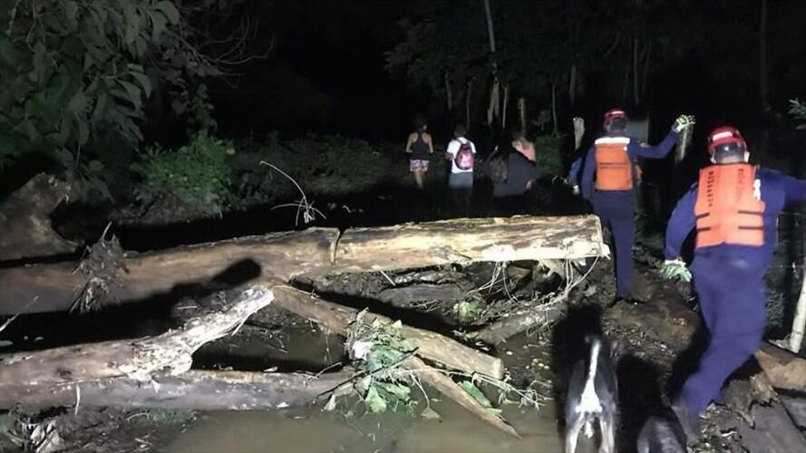 Lluvias causan emergencia en zona rural de Santa Marta. Foto: Cuerpo de Bomberos de Santa Marta