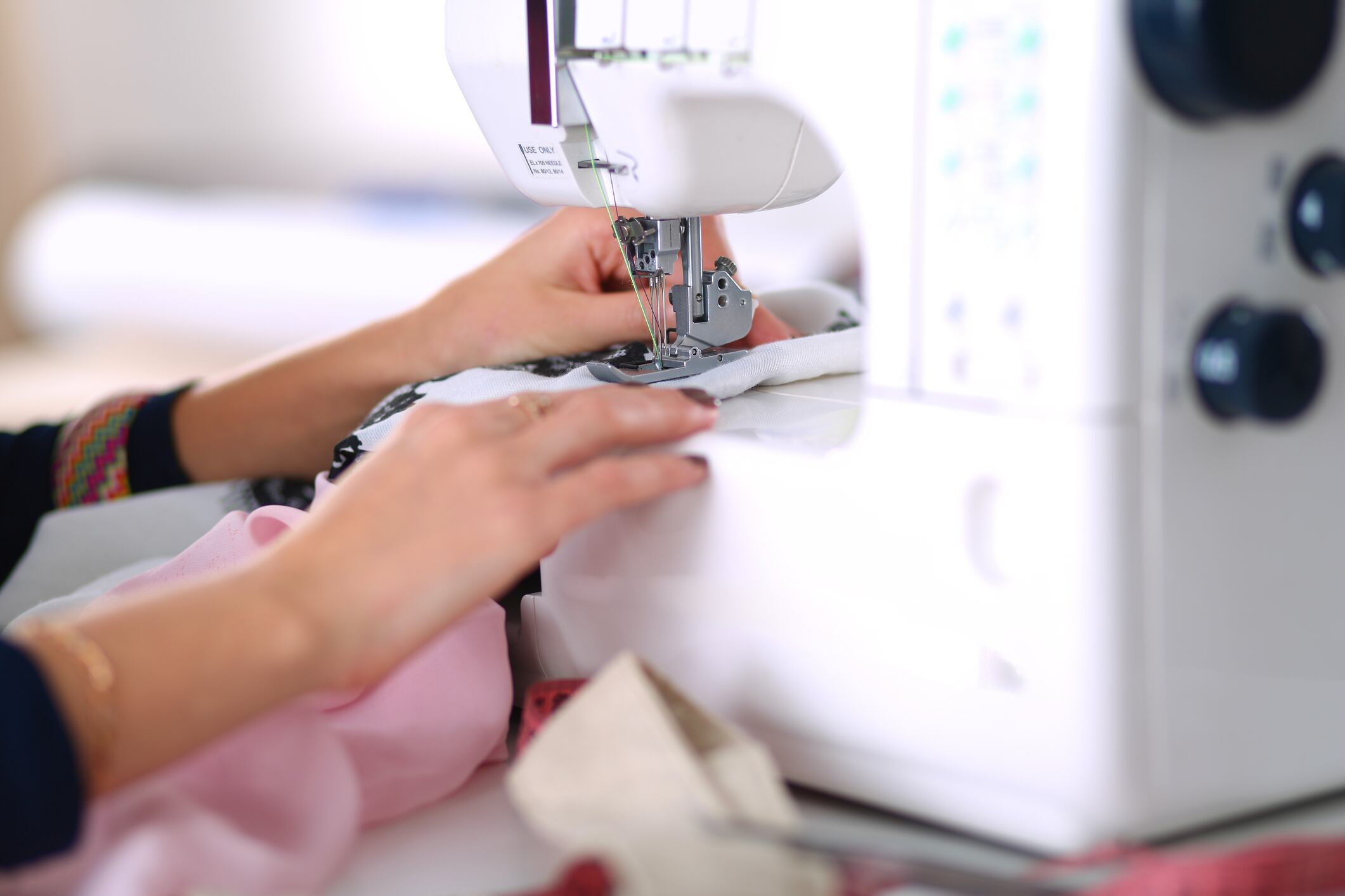 Imagen de referencia de diseñadora. Foto: Getty imágenes.