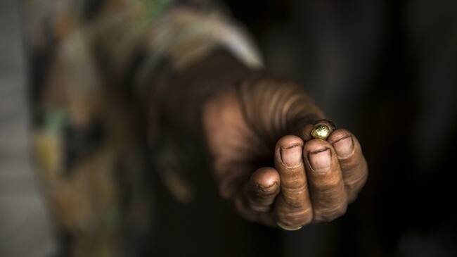 El expresidente César Gaviria aseguró que hay que ir más allá y abrir un debate nacional sobre la minería de oro hecha por multinacionales en el país. Foto: Getty Images / JACOB MAENTZ