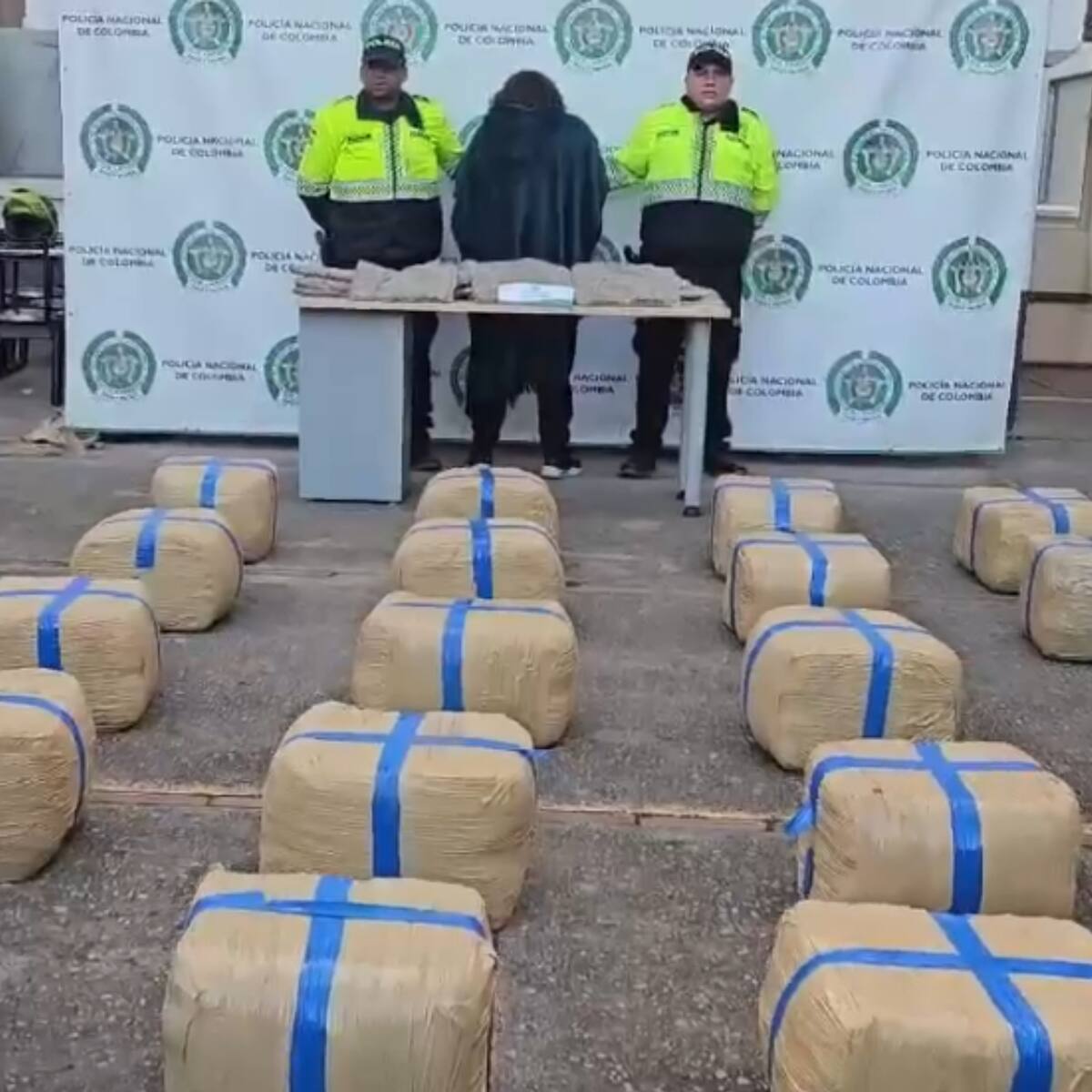 Capturan a una mujer con más de 300 kilos de marihuana en parqueadero de buses del SITP en Bogotá