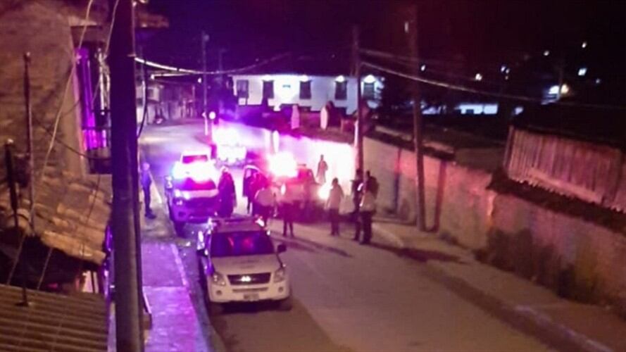 Las autoridades realizan acompañamiento a las personas afectadas para la recepción de las respectivas denuncias.. Foto: