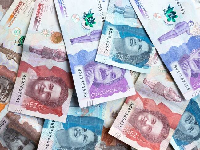 Imagen de referencia de billetes colombianos. Foto: Getty Images.