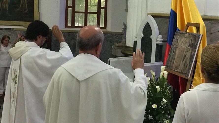 En el momento del saludo de la paz, la estrechada de manos será remplazada por una leve inclinación de cabeza entre feligreses. . Foto: Basílica de nuestra señora del Rosario.