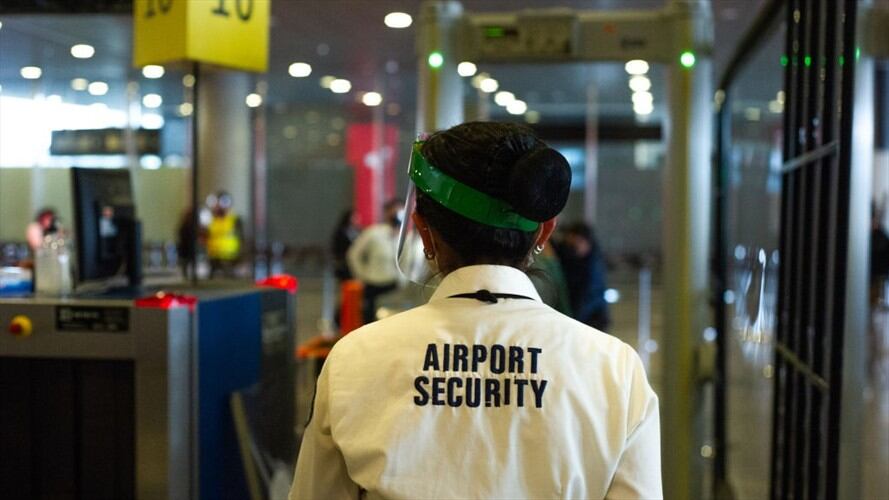 La Cancillería, el Ministerio de Transporte y Migración Colombia aprobaron 18 vuelos comerciales. Foto: Getty Images / SEBASTIÁN BARROS