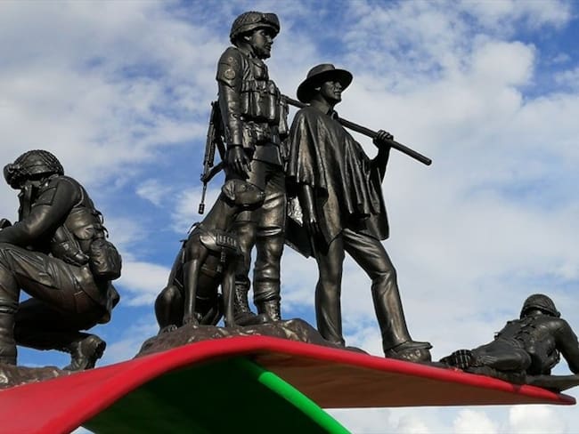 Inauguran monumento a los héroes del Sumapaz en vía Bogotá-Girardot. Foto: Ejército Nacional