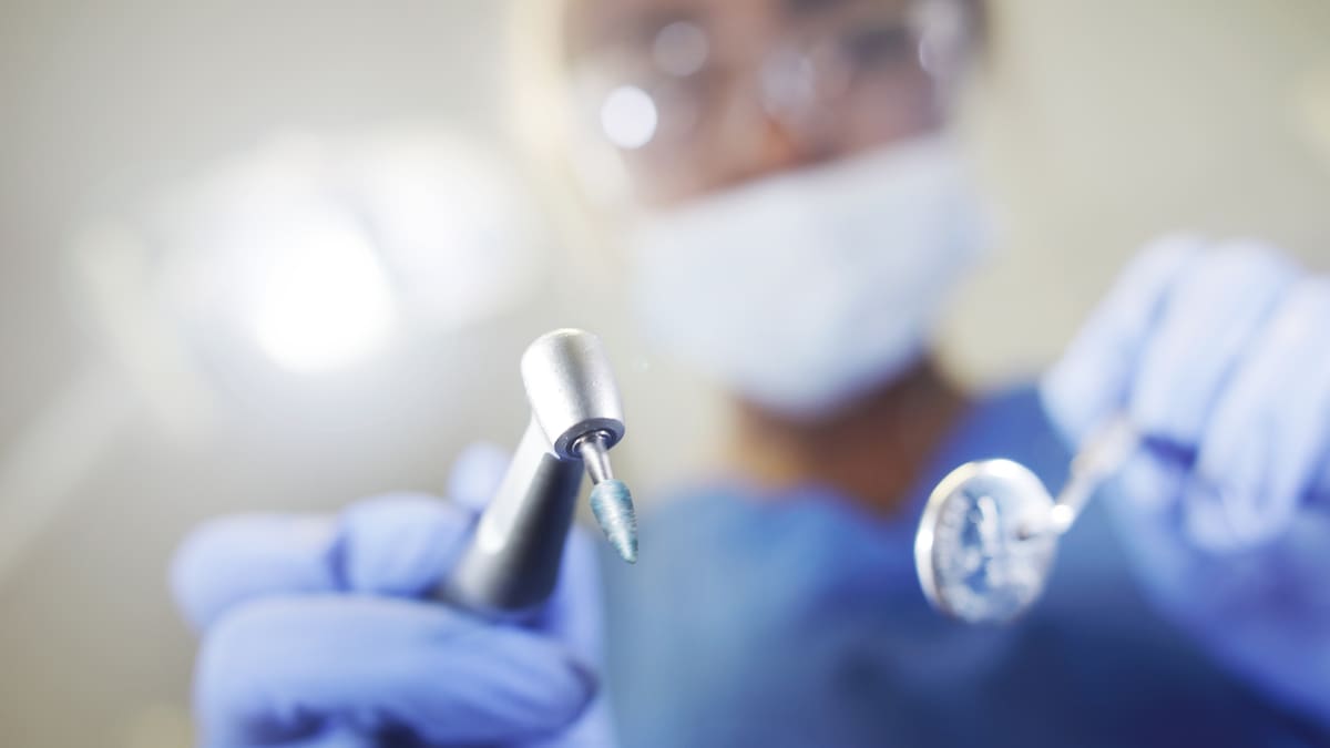 Odontólogos niegan que ponencia del Congreso les permita hacer cirugías plásticas fuera del rostro