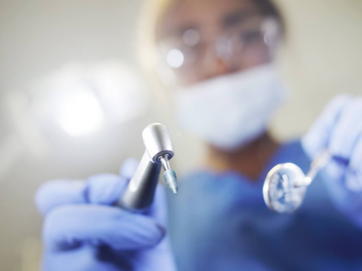 Odontólogos niegan que ponencia del Congreso les permita hacer cirugías plásticas fuera del rostro