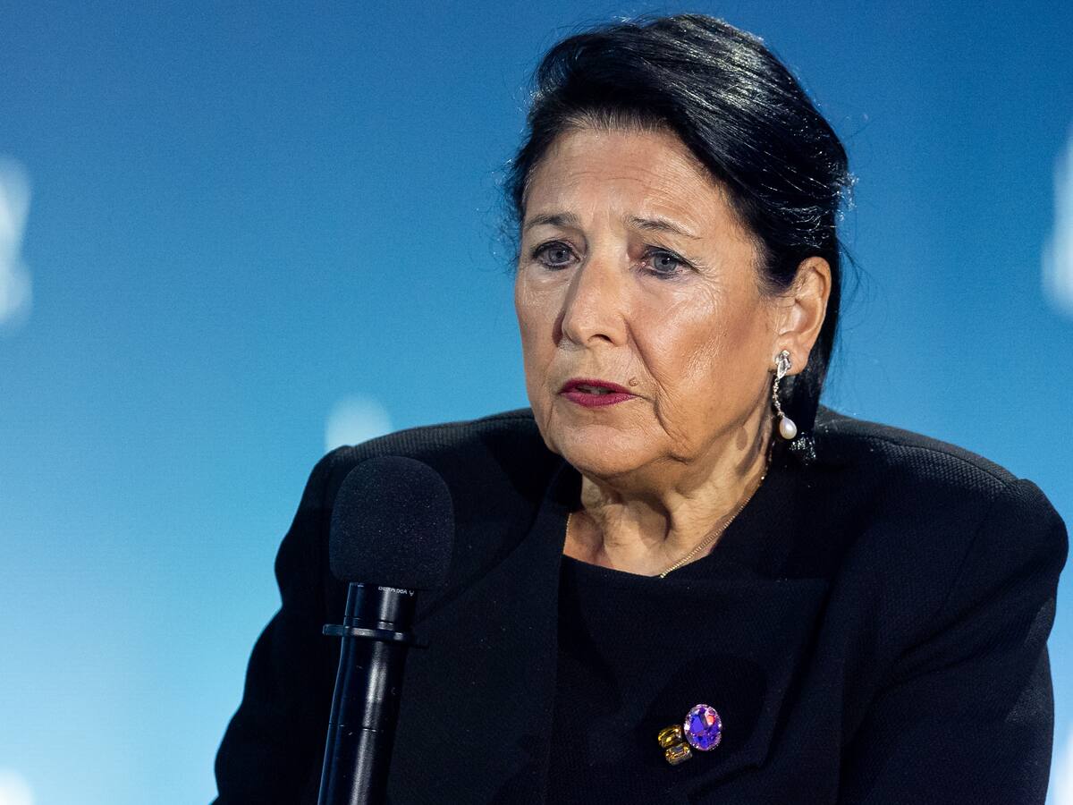 Presidenta de Georgia denuncia el “robo” de las elecciones en multitudinario mitin