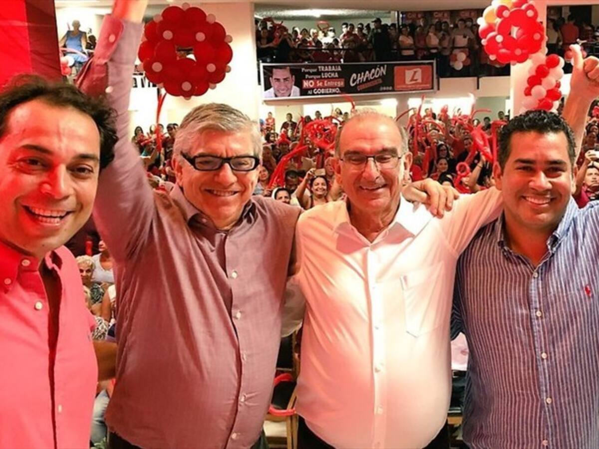 Grupo de congresistas liberales da muestra de apoyo a César Gaviria