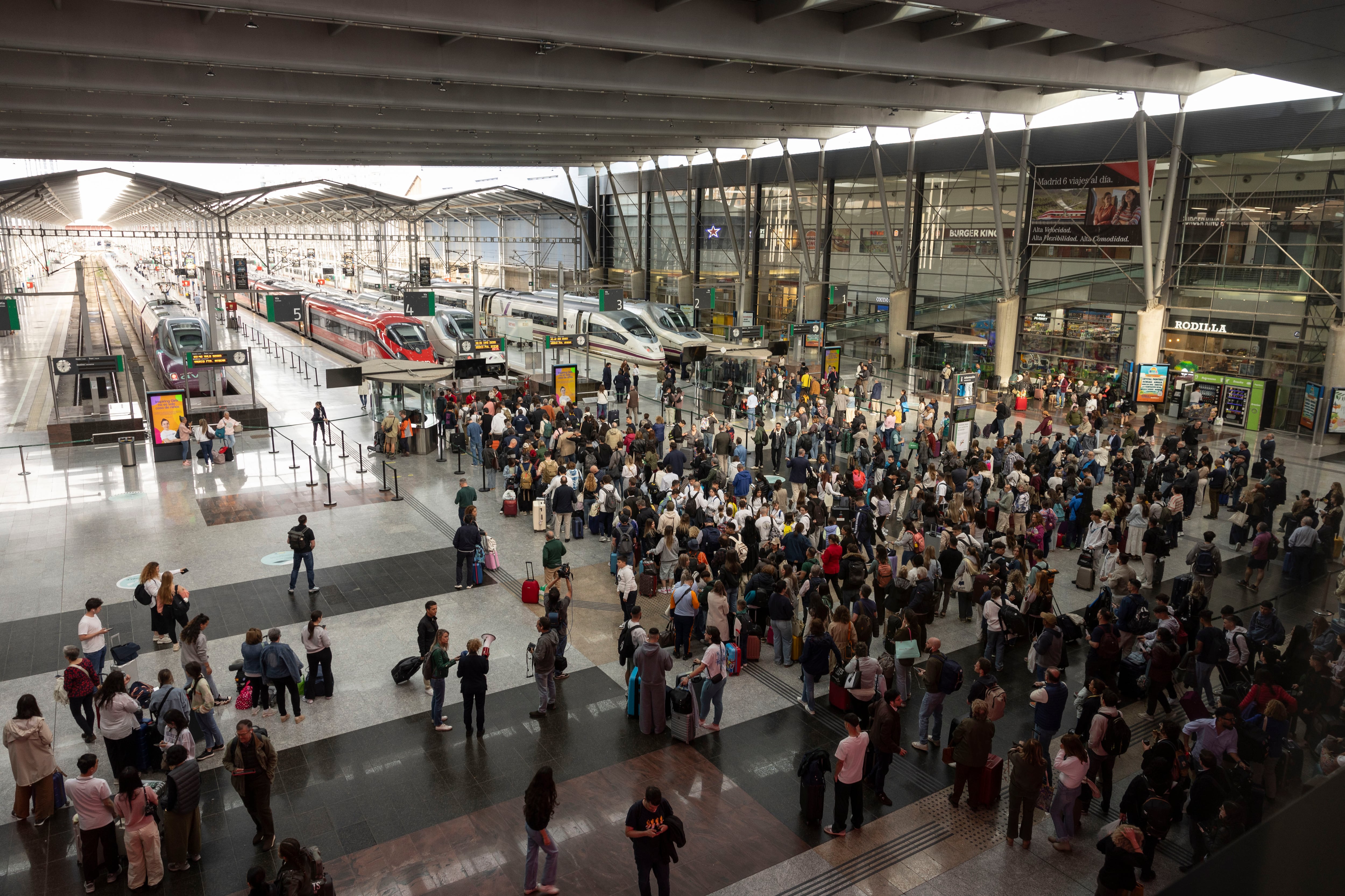 Robo de cable en España dejó a 11.000 viajeros sin tren: “un viaje de tres horas pasó a ser de seis″