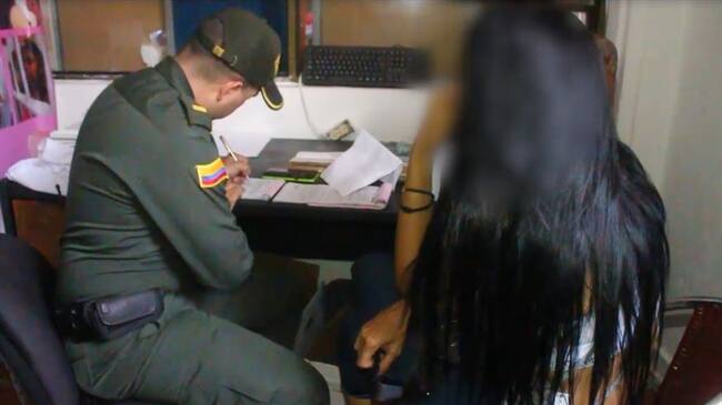 Liliana del Carmen Campos Puello, alias La Madame, fue multada por amenazar en vía pública a la periodista Wendy Tapias. Foto: Antonio Canchila