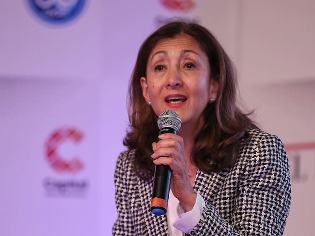 Ingrid Betancourt se mantiene y defiende su candidatura ante demanda por “doble militancia”
