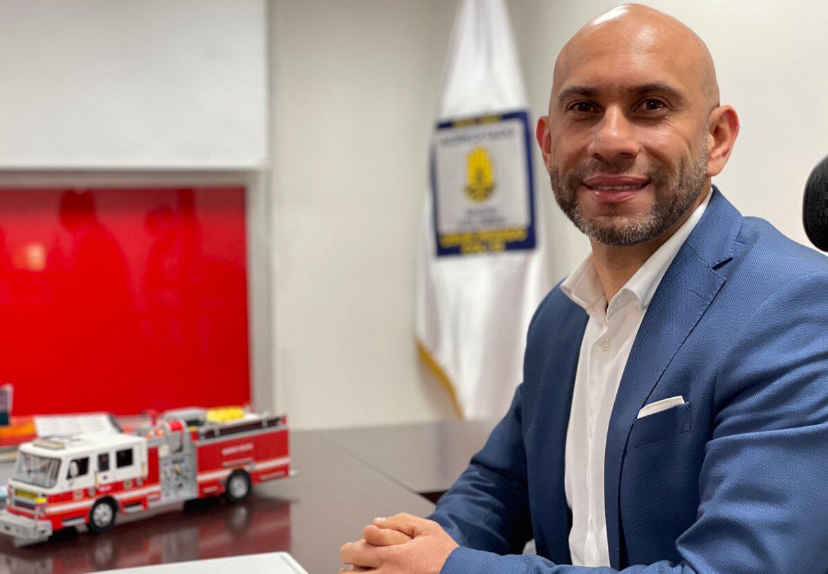 Director del Cuerpo de Bomberos de Bogotá, Diego Andrés Moreno Bedoya. Foto: Twitter @SdeE_Editec