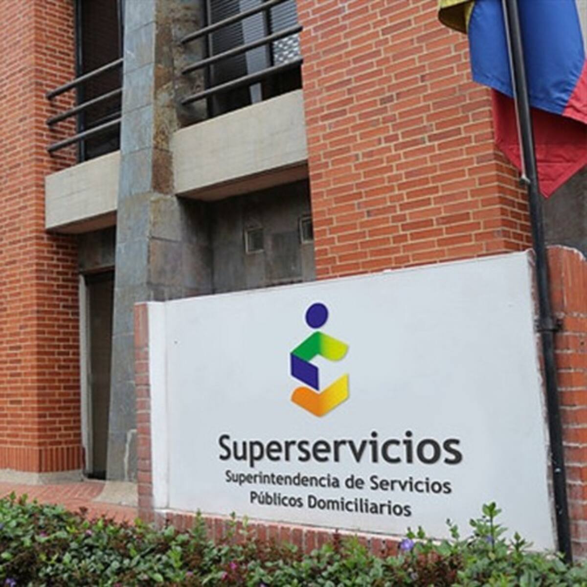Algunas generadoras de energía a rendir explicaciones ante la Superservicios