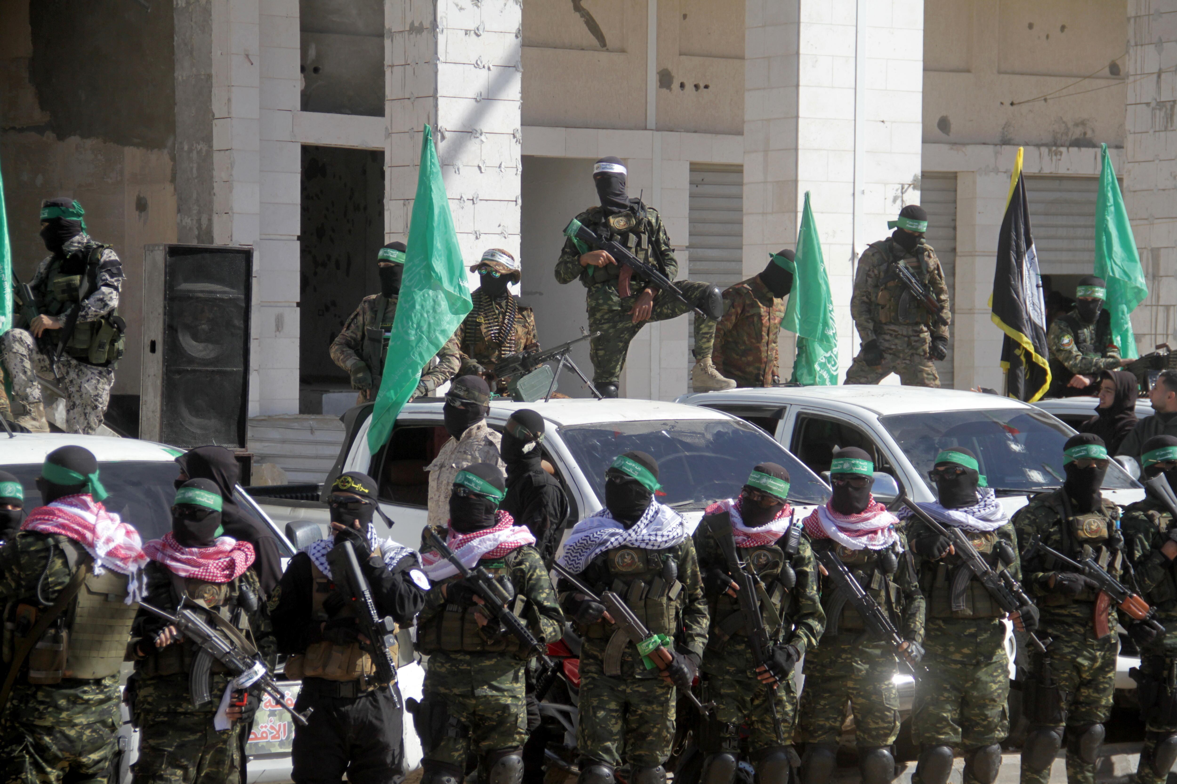 Gaza City (-), 25/01/2025.- Hamas militants gather in the center of Gaza City ahead of the release of four Israeli hostages in the Gaza Strip, 25 January 2025. The four Israeli hostage soldiers Liri Albag, Naama Levy, Karina Ariev, and Daniella Gilboa, were taken hostage from an intelligence outpost near the Israeli Gaza border during the Hamas-led attack on 07 October 2023. Israel and Hamas implemented the first phase of a hostage release and ceasefire deal on 19 January 2025. EFE/EPA/STRINGER
