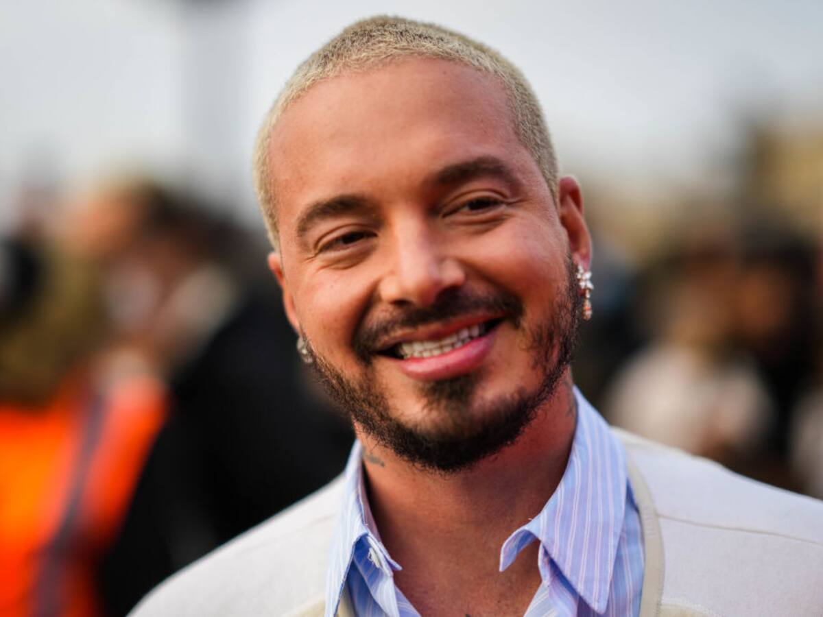 El lindo gesto de J Bavil con niño que se hizo viral por que su madre le regaló unos tenis ‘chiviados’