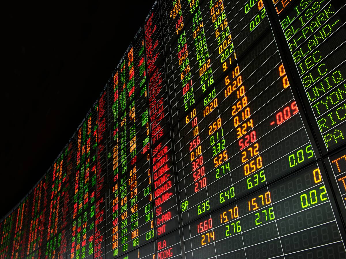 Las bolsas europeas se hunden en la apertura y el petróleo se sube tras ataque de Rusia a Ucrania